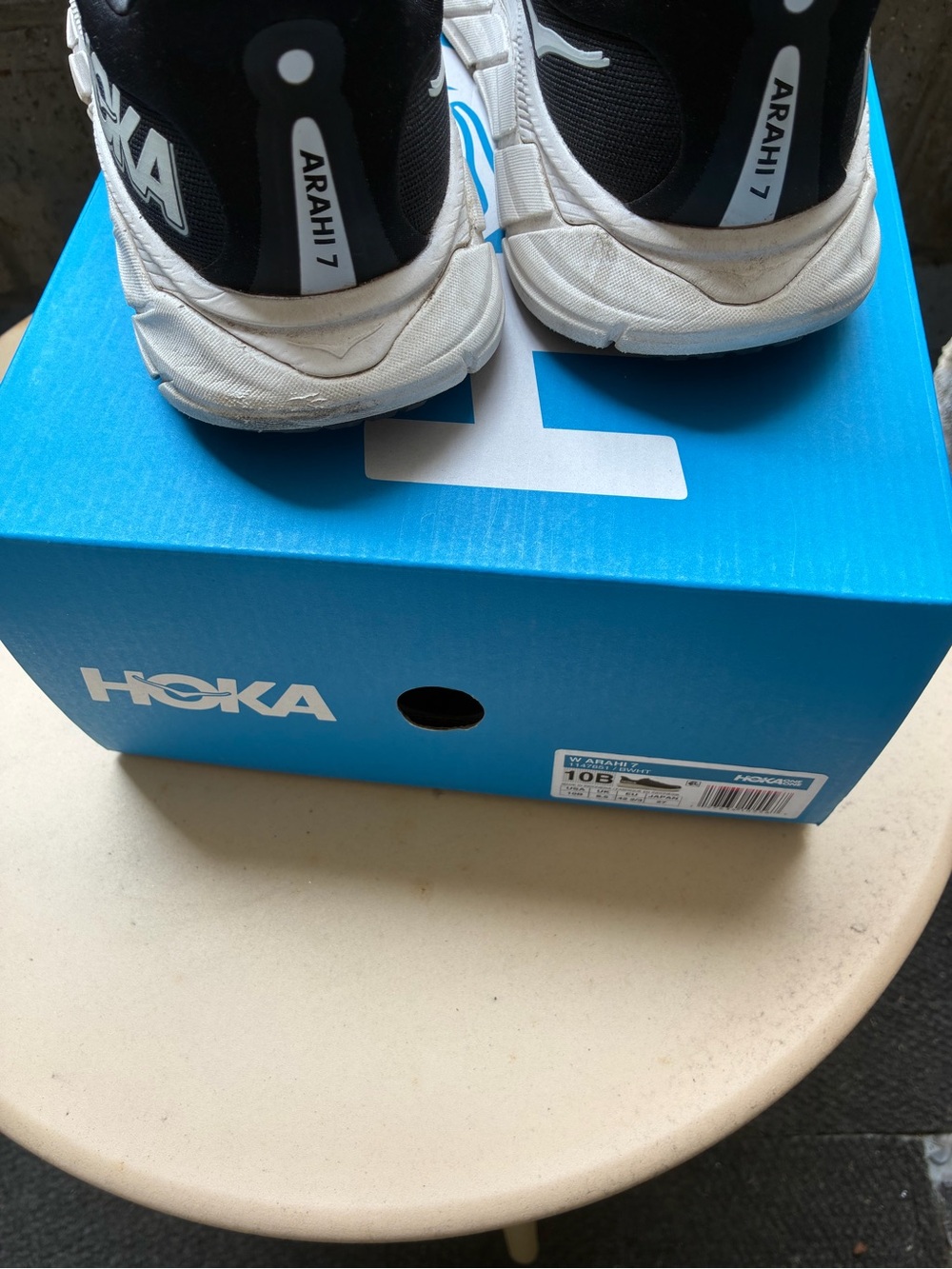 Hoka Women’s Arahi 7 sneakers - Picture 3 of 6